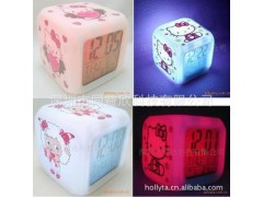 HELLO KITTY心情变色钟四方钟 万年历电子闹钟 创意迷你七彩钟图2