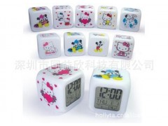 HELLO KITTY心情变色钟四方钟 万年历电子闹钟 创意迷你七彩钟图3